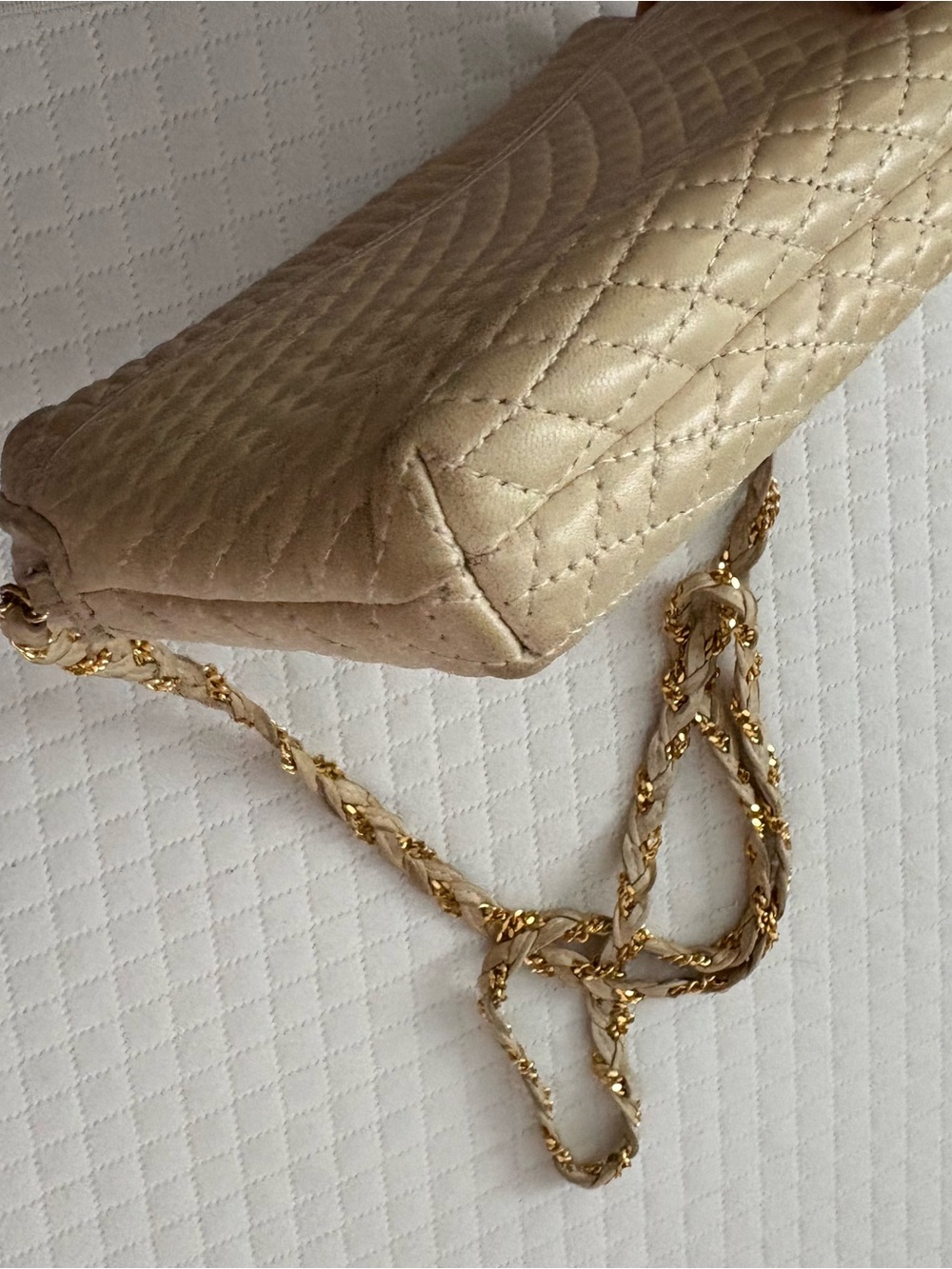 Vintage BALLY Quilted Beige Leather Crossbody Shoulder Bag Tassel Gold Chain - Picture 12 of 15